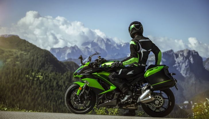 Nuova Kawasaki Z1000SX 2017: la moto da tutto e per tutto - Foto 2 di 15