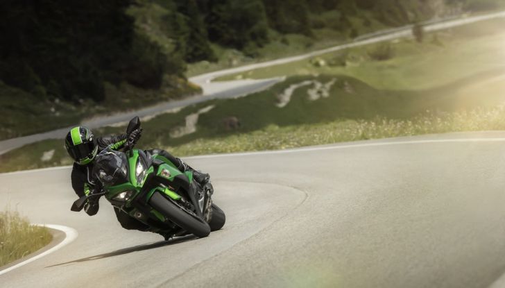 Nuova Kawasaki Z1000SX 2017: la moto da tutto e per tutto - Foto 13 di 15