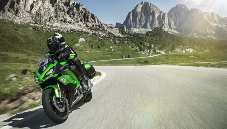 Nuova Kawasaki Z1000SX 2017: la moto da tutto e per tutto - Foto 5 di 15
