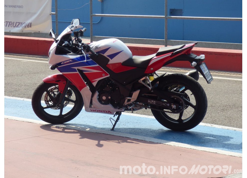 Honda CBR 300 R, il Test Ride in pista