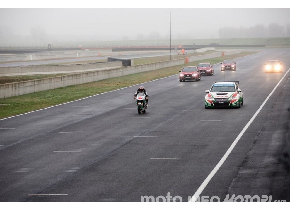 Honda: MotoGP VS Civic Type R, incredibile video a 360° - Foto 3 di 5