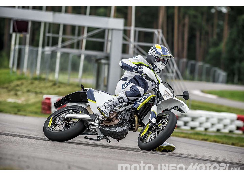 Husqvarna Supermoto 701 2016 ad EICMA 2015