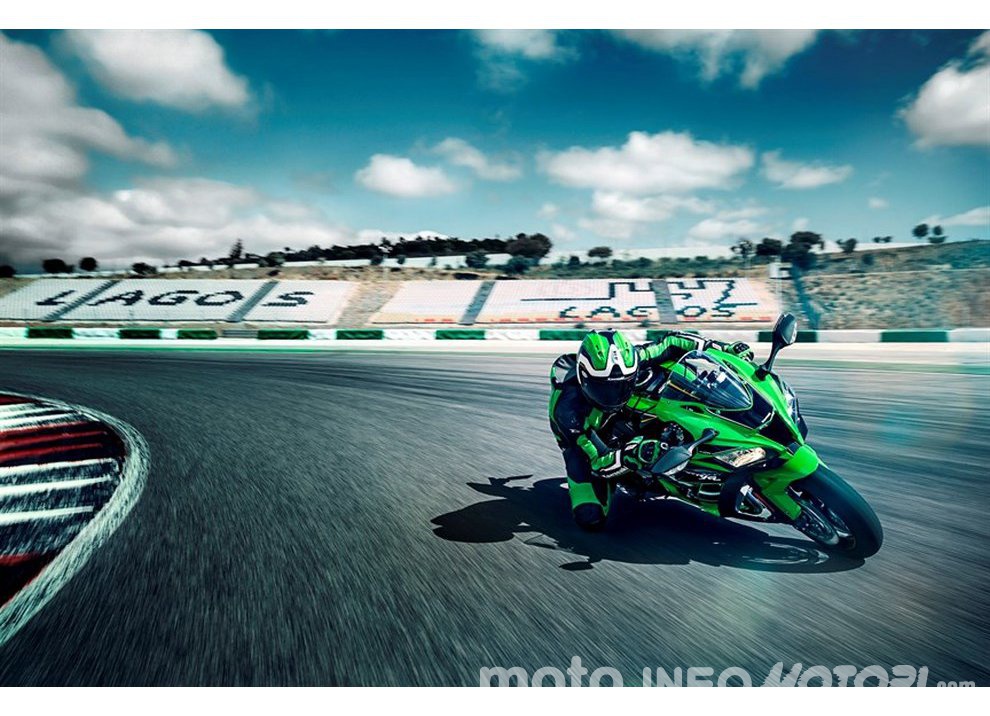 Kawasaki Ninja ZX-10R 2016, il video da cardiopalma