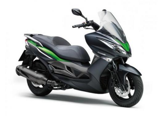 Kawsaki J300, continua la promozione sul nuovo scooter sportivo Kawasaki - Foto 1 di 10