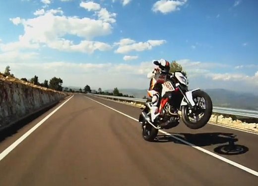 Nuova KTM Duke 690: video anteprima ufficiale