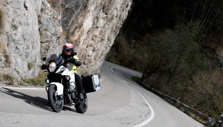KTM 1290 Super Adventure: Prova su strada, allestimenti e prezzi - Foto 7 di 18