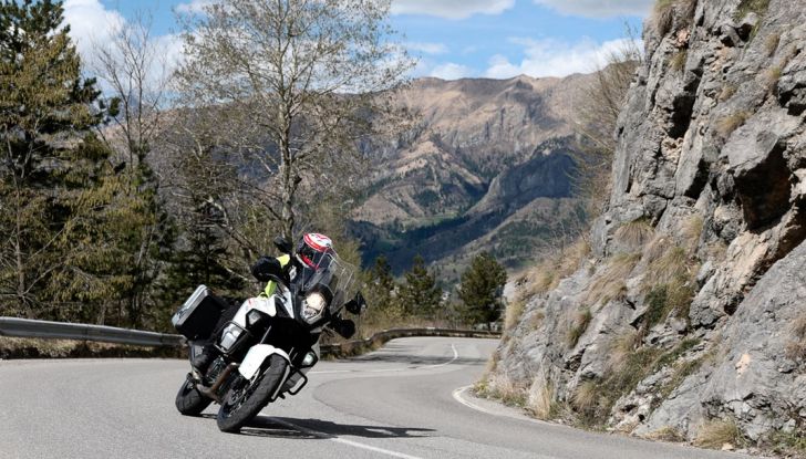 KTM 1290 Super Adventure: Prova su strada, allestimenti e prezzi - Foto 15 di 18