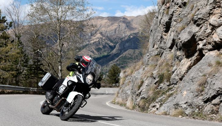 KTM 1290 Super Adventure: Prova su strada, allestimenti e prezzi - Foto 13 di 18