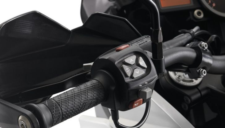 KTM 1290 Super Adventure: Prova su strada, allestimenti e prezzi - Foto 17 di 18