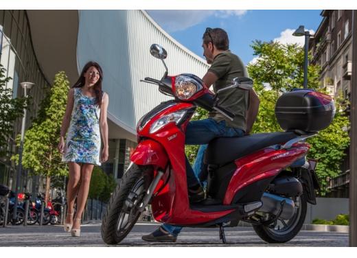 Kymco People One 125i, lo scooter da città punta su prezzo e consumi contenuti