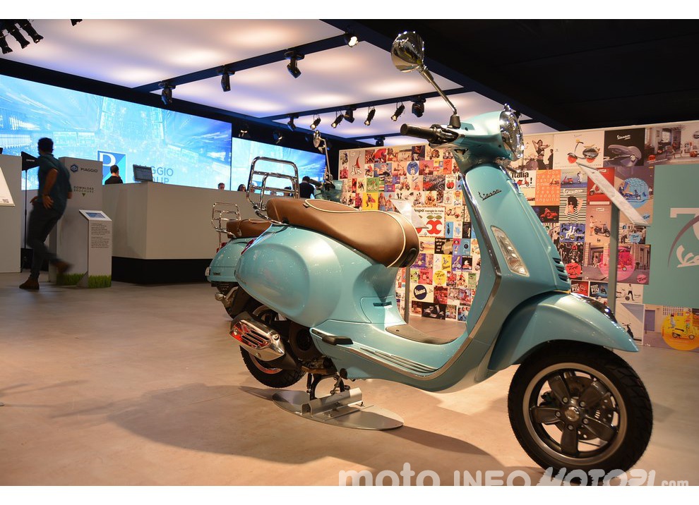 La nuova Vespa 70 presentata dal Gruppo Piaggio al Salone EICMA di Milano