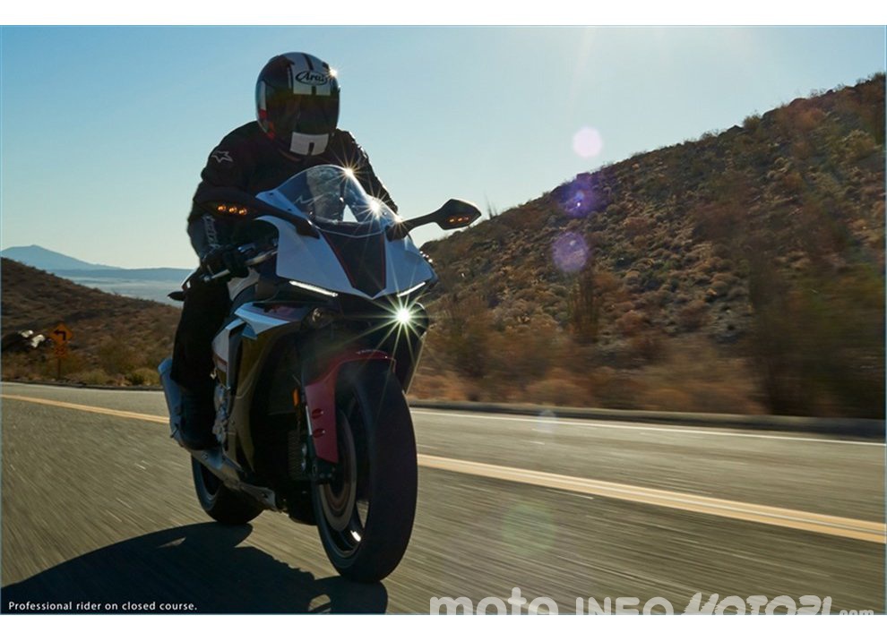 La nuova Yamaha YZF R1 S 2016 debutta in America - Foto 3 di 22