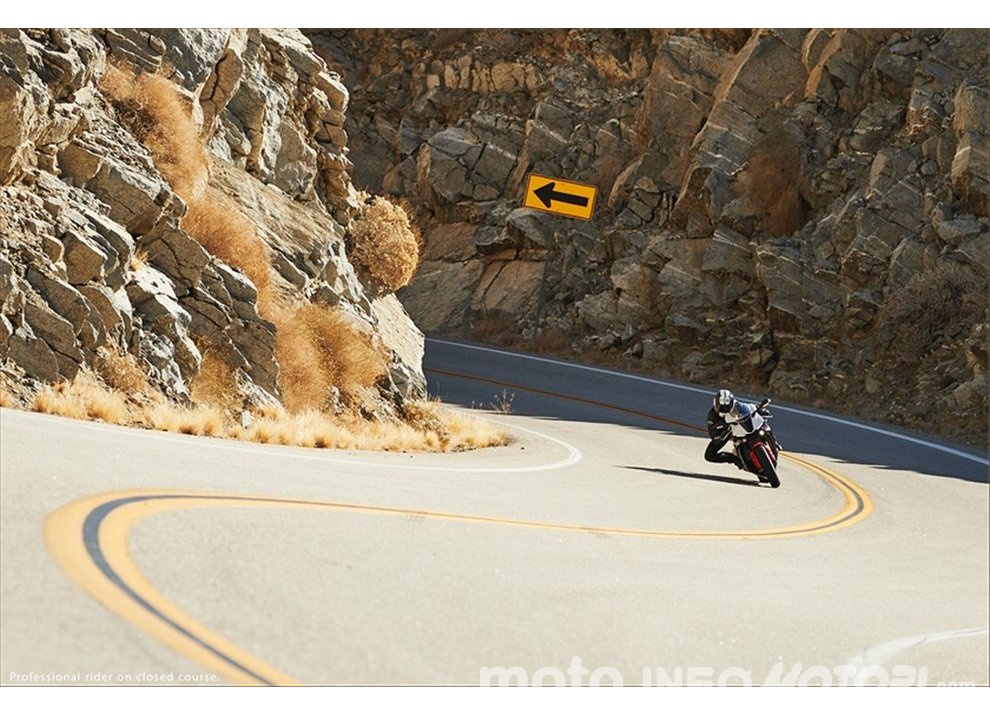 La nuova Yamaha YZF R1 S 2016 debutta in America - Foto 12 di 22