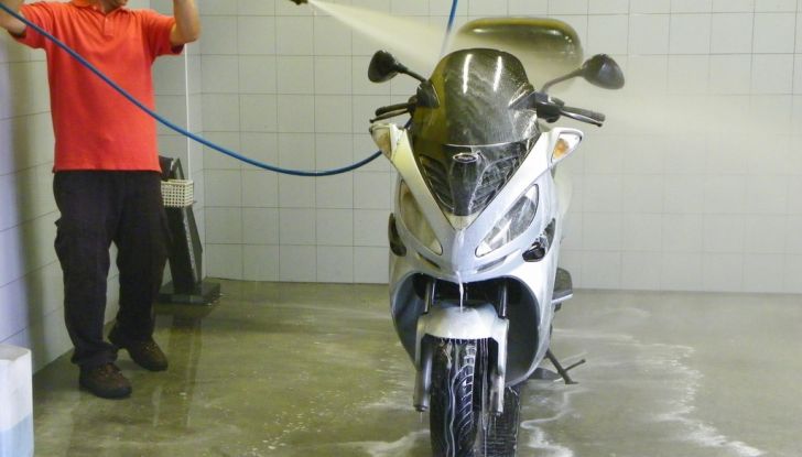 Lavaggio moto, gli errori da evitare - Foto 2 di 7