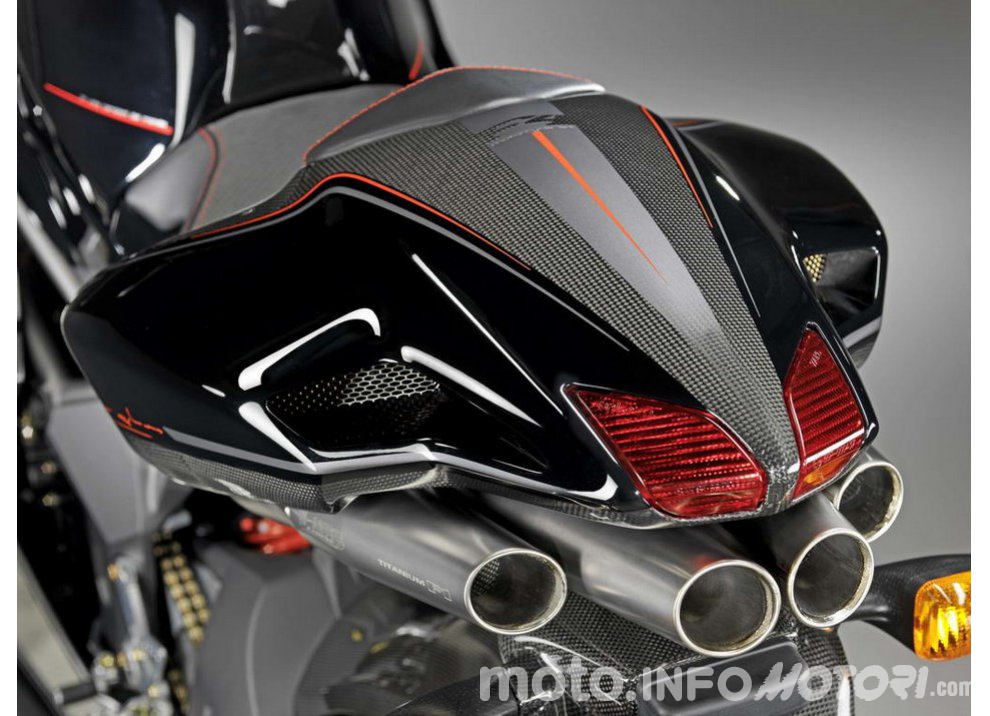 Lewis Hamilton come Senna con MV Agusta - Foto 14 di 15