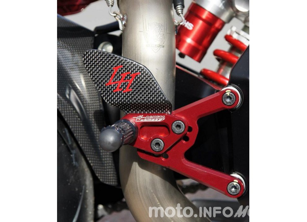 Lewis Hamilton come Senna con MV Agusta - Foto 9 di 15