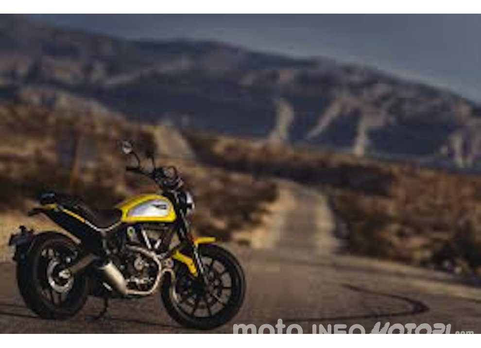 Lo Chef Barbieri di MasterChef assaggia la Scrambler Ducati - Foto 4 di 7