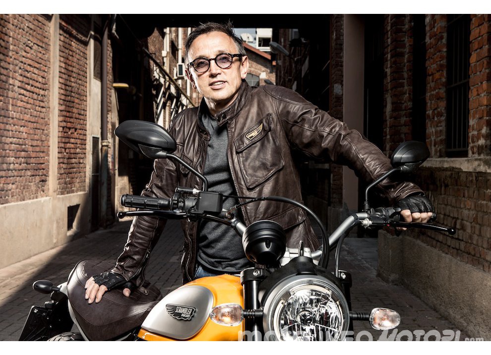 Lo Chef Barbieri di MasterChef assaggia la Scrambler Ducati - Foto 2 di 7