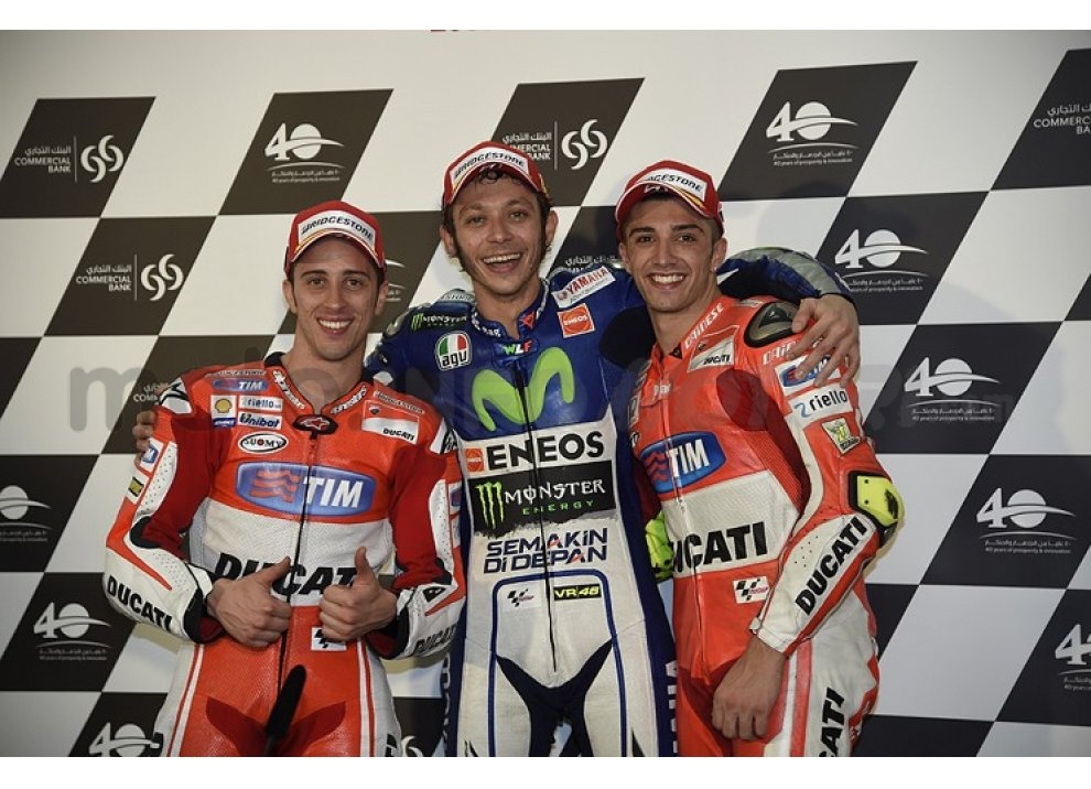 MotoGP 2015: Valentino Rossi conquista la vittoria in Qatar in una gara al limite - Foto 1 di 31
