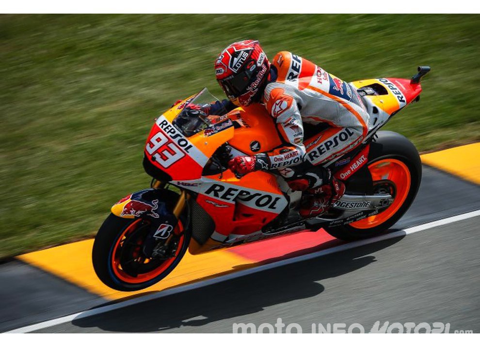 MotoGP Germania 2015, Marquez imprendibile, Rossi terzo e felice