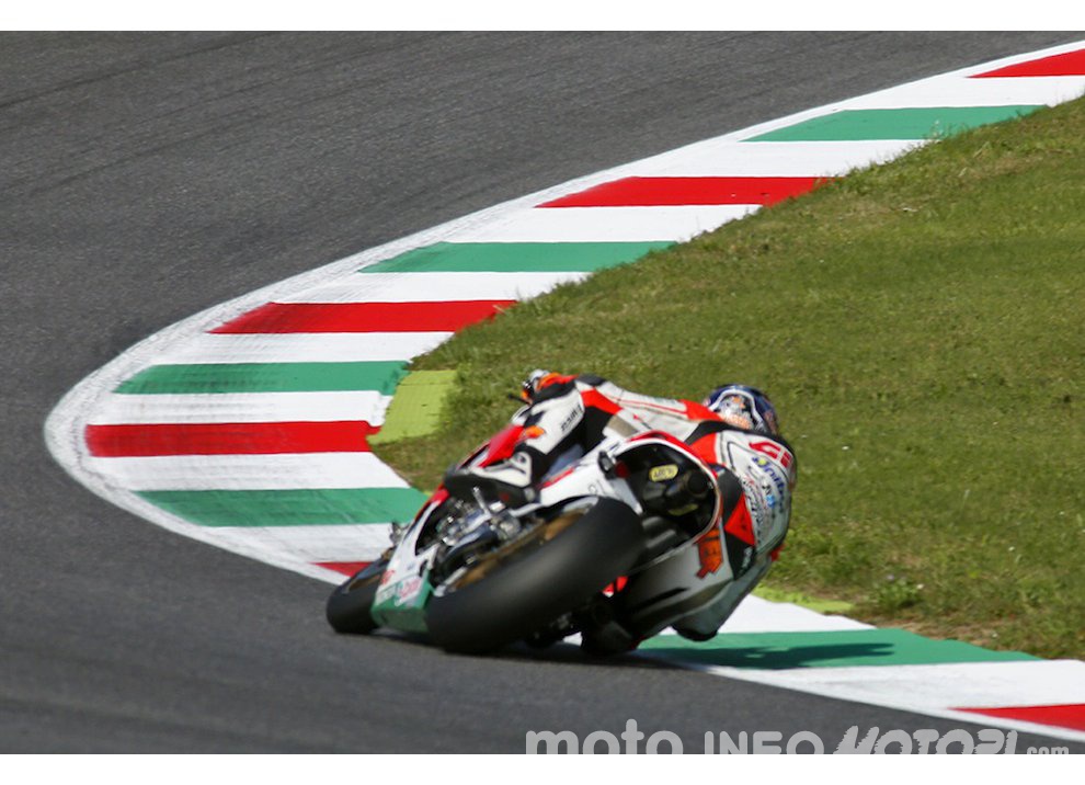 MotoGP, la gioia per la caduta di Marc Marquez - Foto 49 di 61