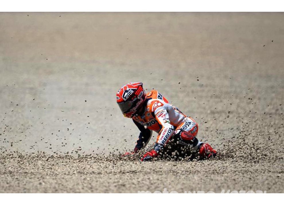 MotoGP, la gioia per la caduta di Marc Marquez