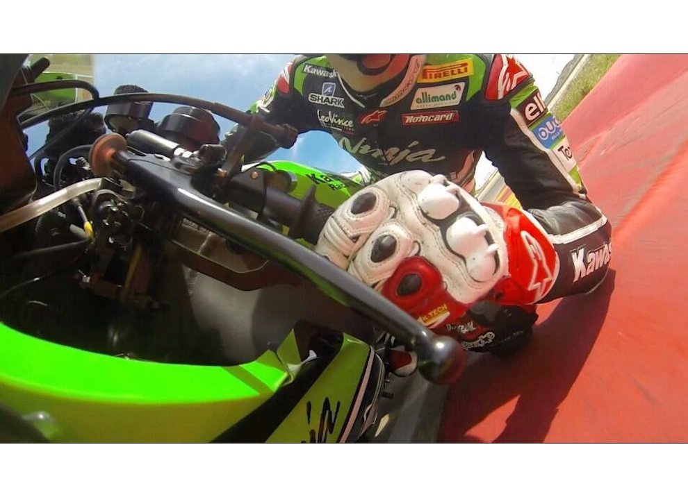 MotoGP, lo stile curva a gomito per i pistaioli della domenica
