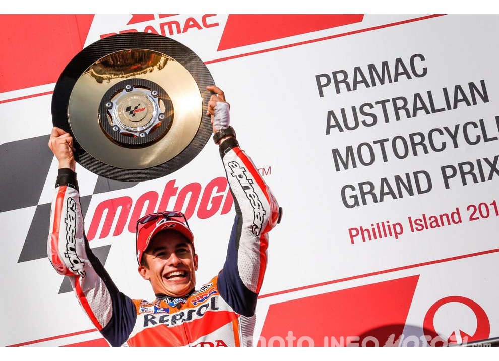 MotoGP, Phillip Island 2015: Marquez vince la gara dell’anno, Rossi quarto