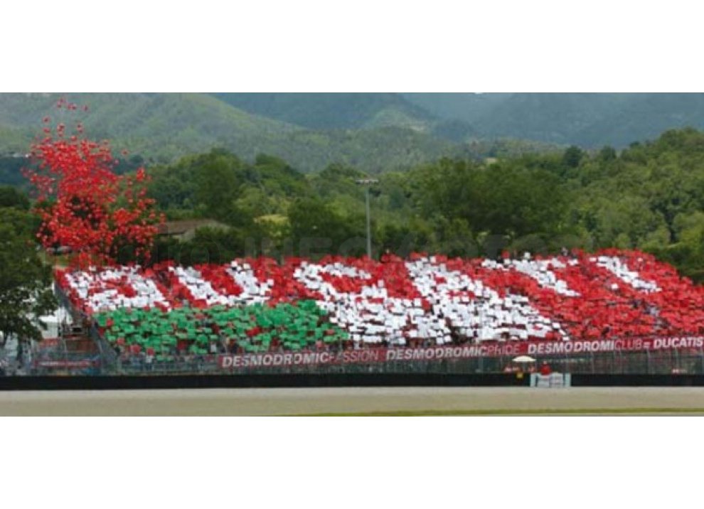 MotoGP: Test Ducati al Mugello per vincere in casa - Foto 11 di 15
