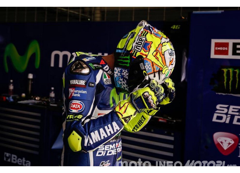 MotoGP, Valentino Rossi 2° a Sepang con il nuovo casco: lo spirito è buono