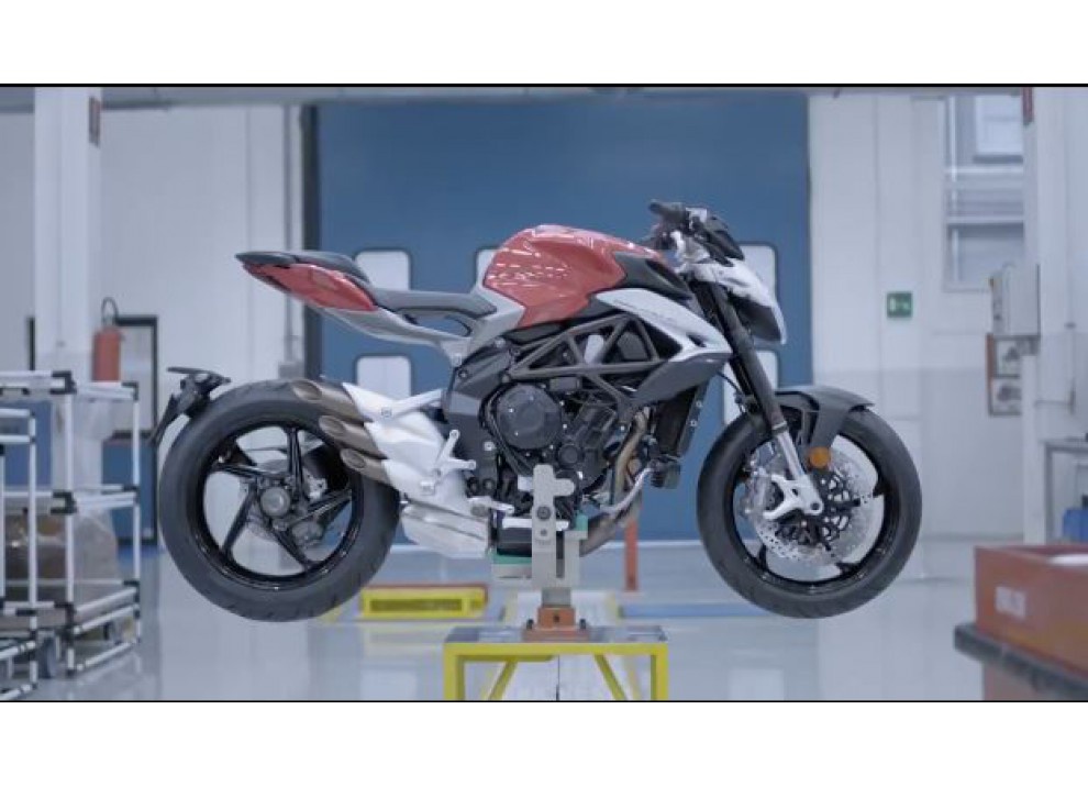 MV Agusta Brutale 800 2016: Italians Do It Better