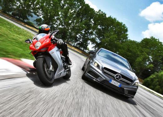 MV Agusta F3 e Mercedes Classe A 45 AMG in video