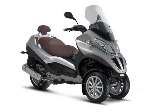 Nuova gamma Piaggio MP3 LT 2013: due modelli per lo scooter a tre ruote