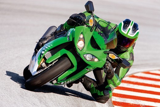 Kawasaki Ninja ZX-10R 2011, ecco la prima foto ufficiale