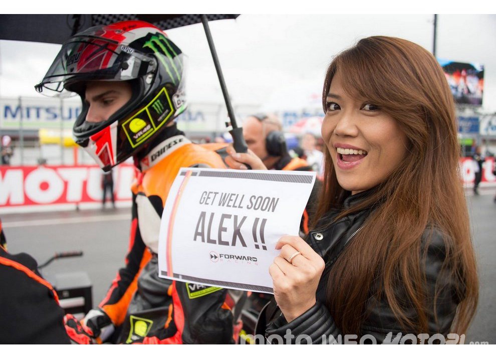 Ombrelline Motegi 2015, le foto più belle delle Grid Girls - Foto 2 di 29