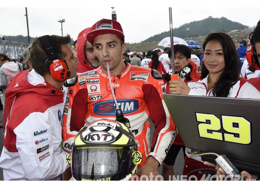 Ombrelline Motegi 2015, le foto più belle delle Grid Girls - Foto 9 di 29