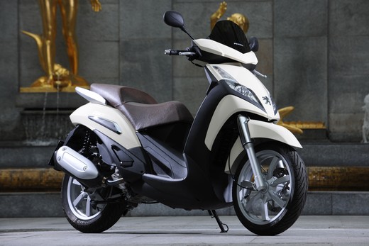 Peugeot Scooters, promozione sugli scooter a ruota alta