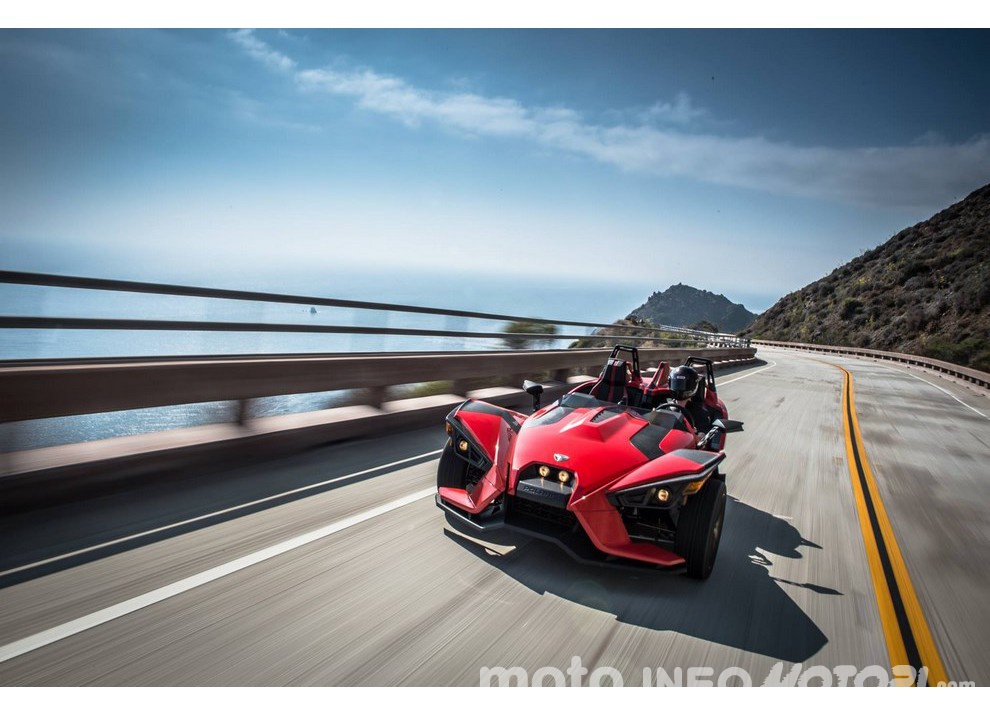 Polaris Slingshot: Adrenalina a mille col tre ruote sportivo [Video]