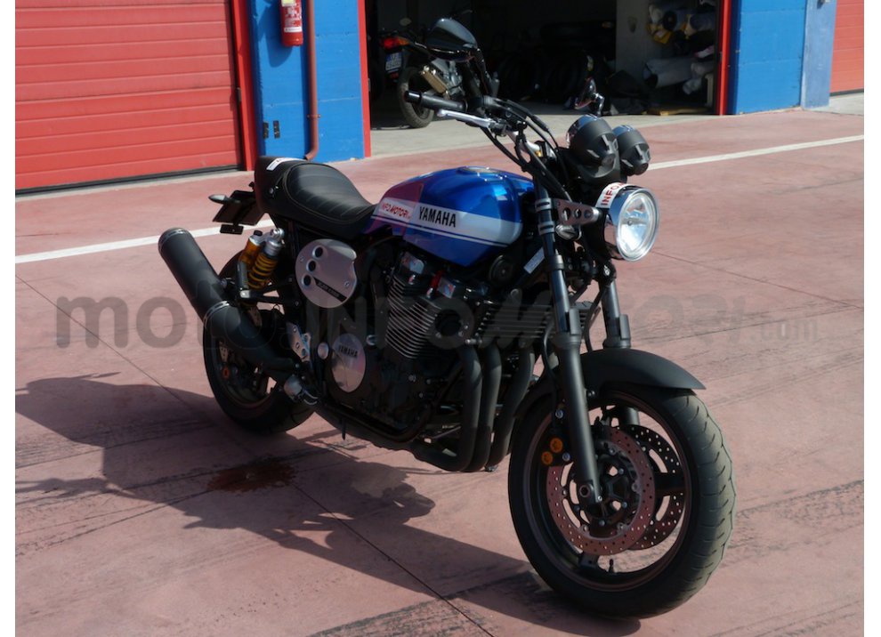 Prova Yamaha XJR 1300: tanta coppia su strada e pista