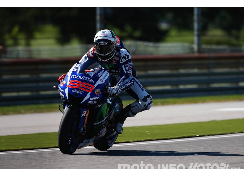 Risultati MotoGP Misano 2015, FP2: Lorenzo si impone con le ali della GP15
