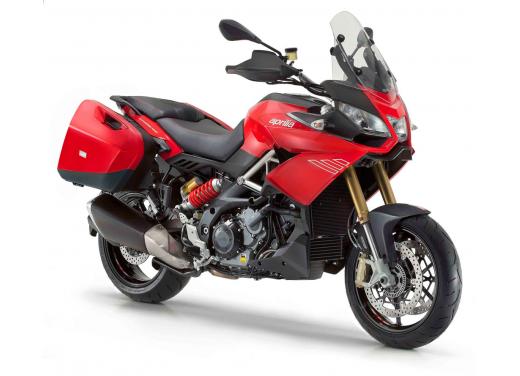 SBK a Imola Aprilia offre la prova della gamma moto 2014 - Foto 2 di 3