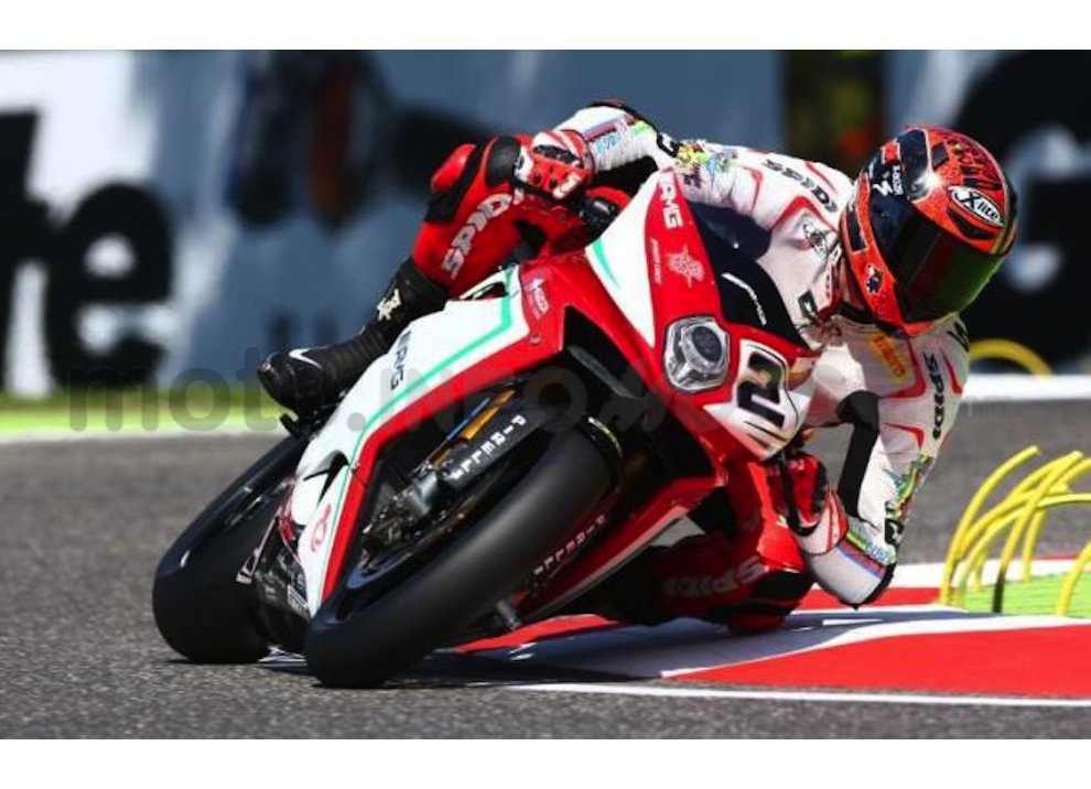 SBK Donington 2015: Camier con MV Agusta in FP1, Skyes nelle FP2