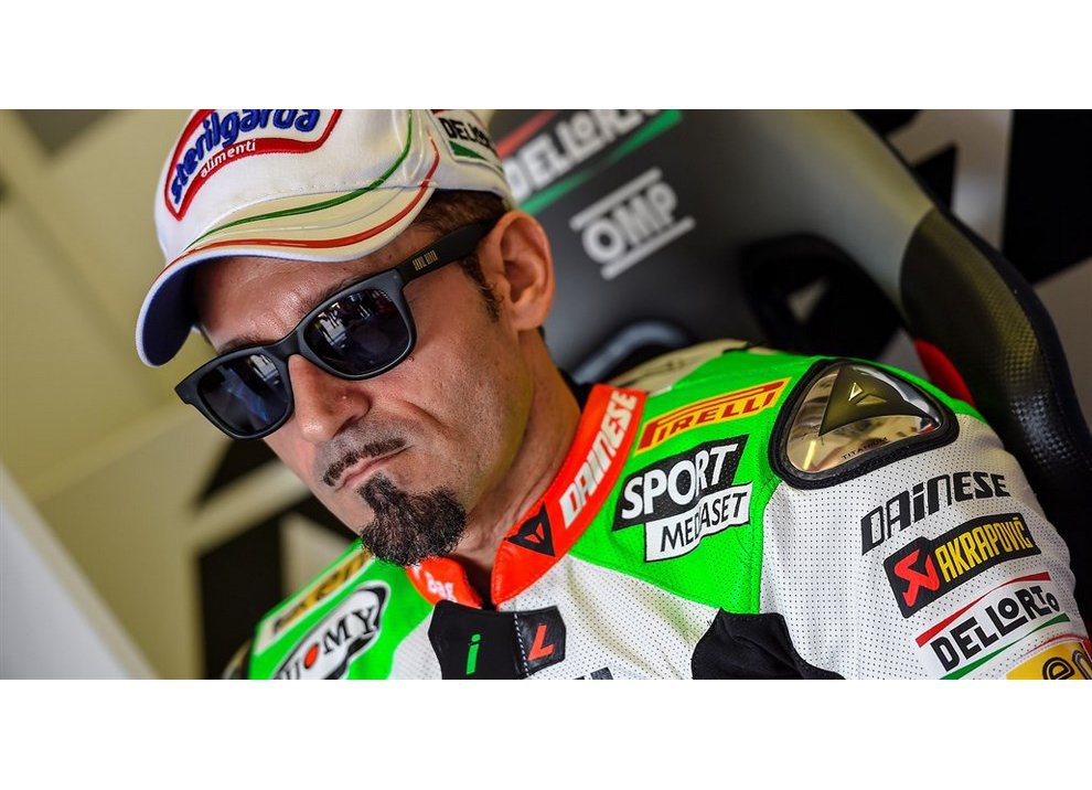 Superbike, infortunio in bici: Max Biaggi non correrà in Qatar - Foto 8 di 8