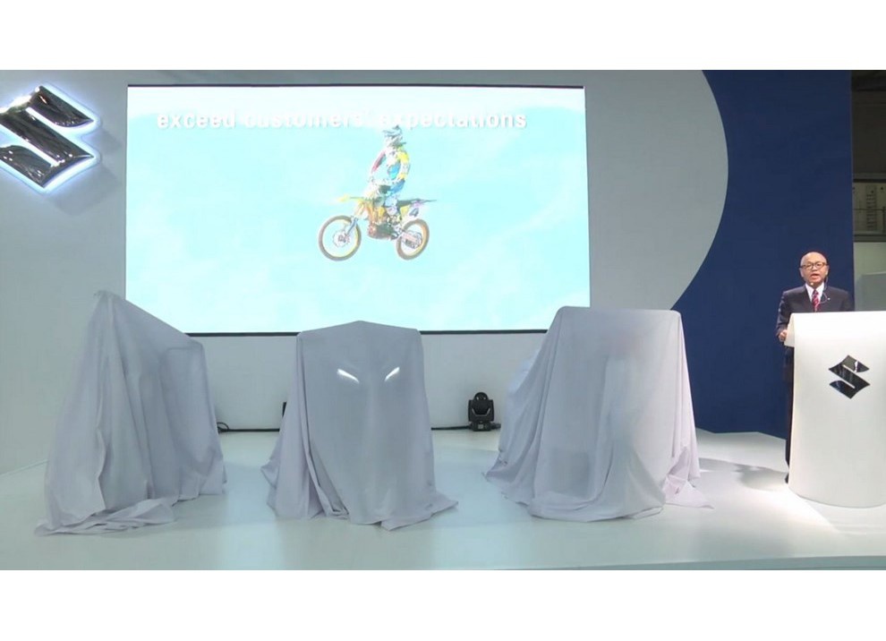 Suzuki ad EICMA 2015: in diretta dalla World Première di Milano - Foto 2 di 20