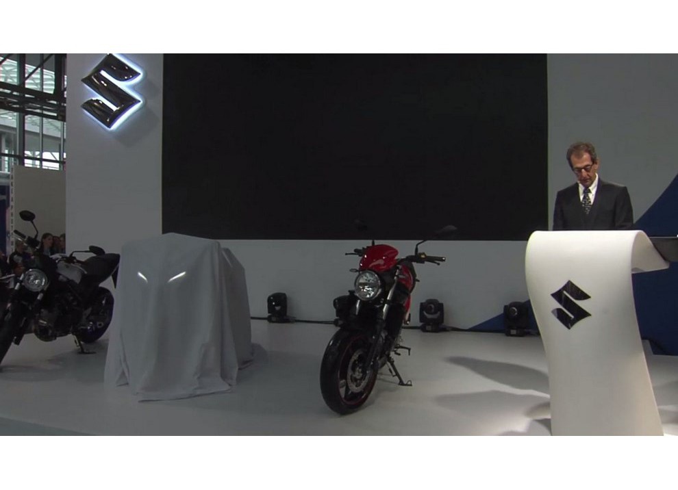 Suzuki ad EICMA 2015: in diretta dalla World Première di Milano - Foto 4 di 20