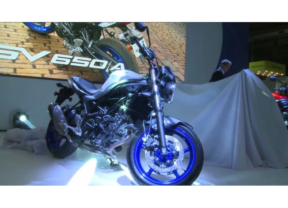 Suzuki ad EICMA 2015: in diretta dalla World Première di Milano - Foto 5 di 20