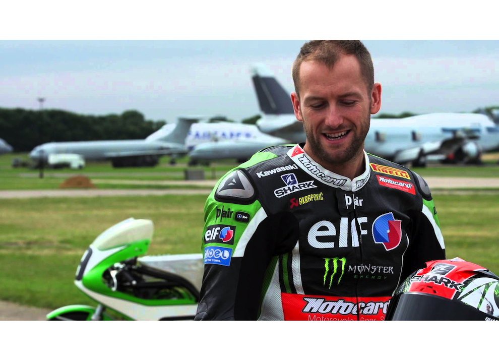 Tom Skyes con Kawasaki Ninja H2R 2015 ed H2R 1974  - Foto 4 di 6