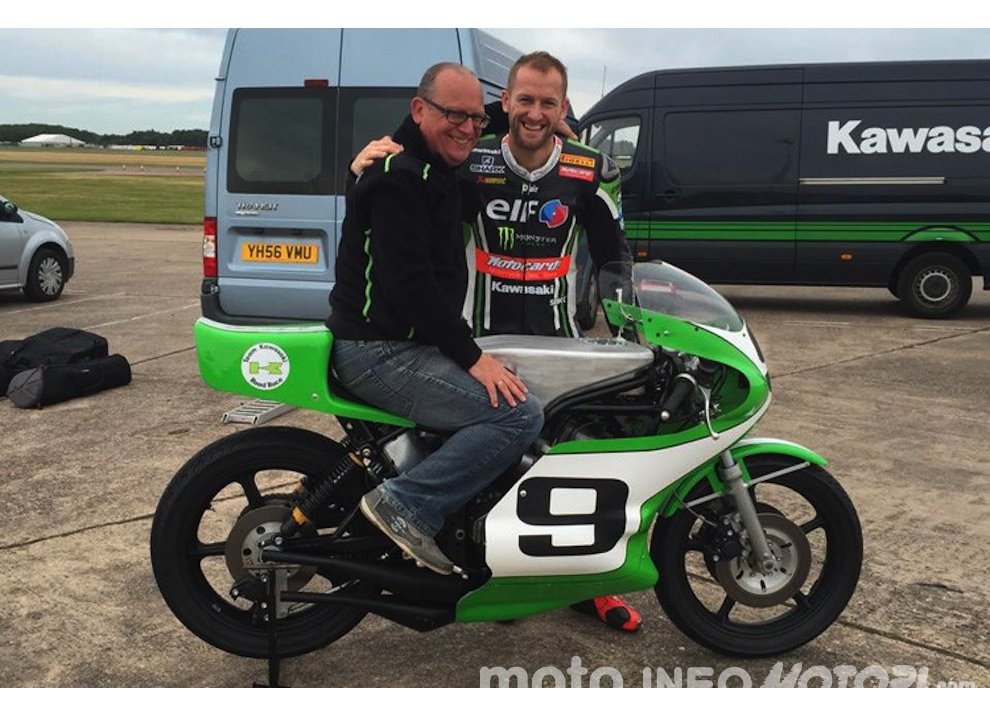 Tom Skyes con Kawasaki Ninja H2R 2015 ed H2R 1974  - Foto 6 di 6