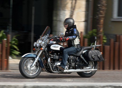 Triumph America: la cruiser entry level inglese