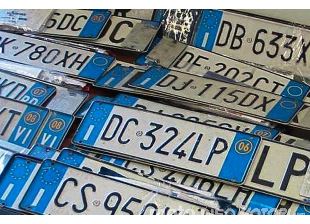 UNASCA, Emergenza targhe per le moto già comprate  - Foto 4 di 5